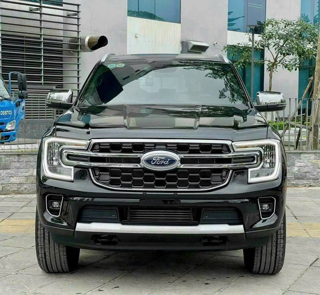 EVEREST TITANIUM 4x2
